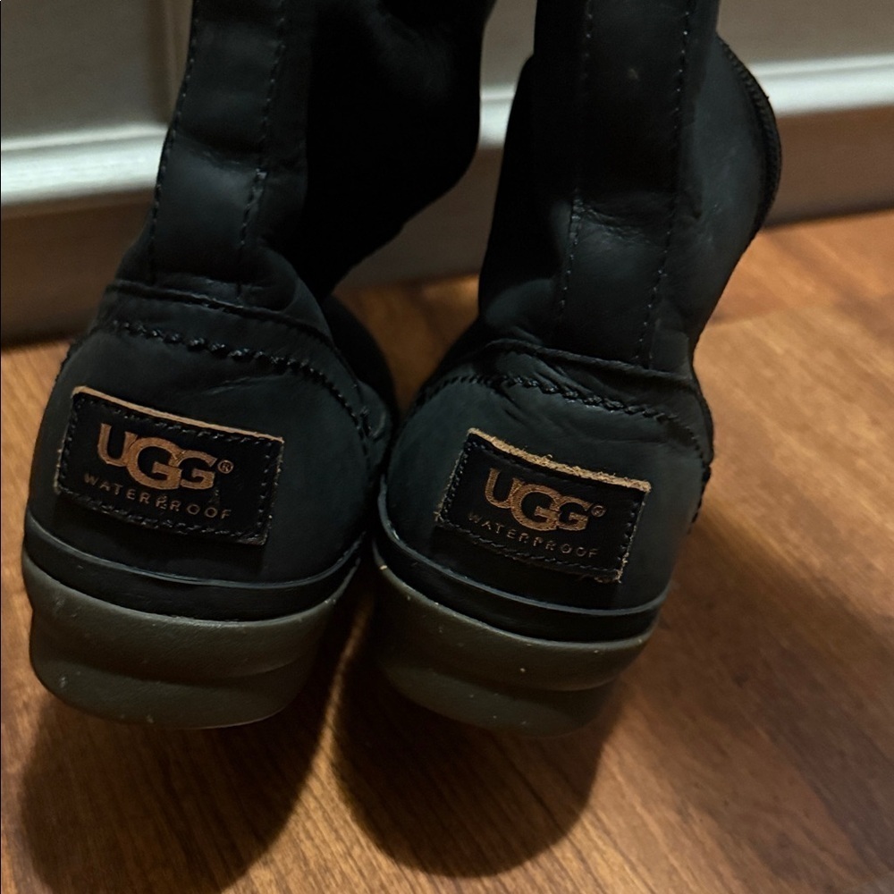 UGG Women’s Black Quilted Lace-Up Boots Sz 7 - Picture 10 of 10